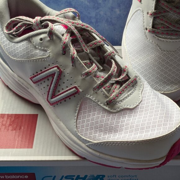 New Balance Walking Shoes WIDE - Picture 5 of 8